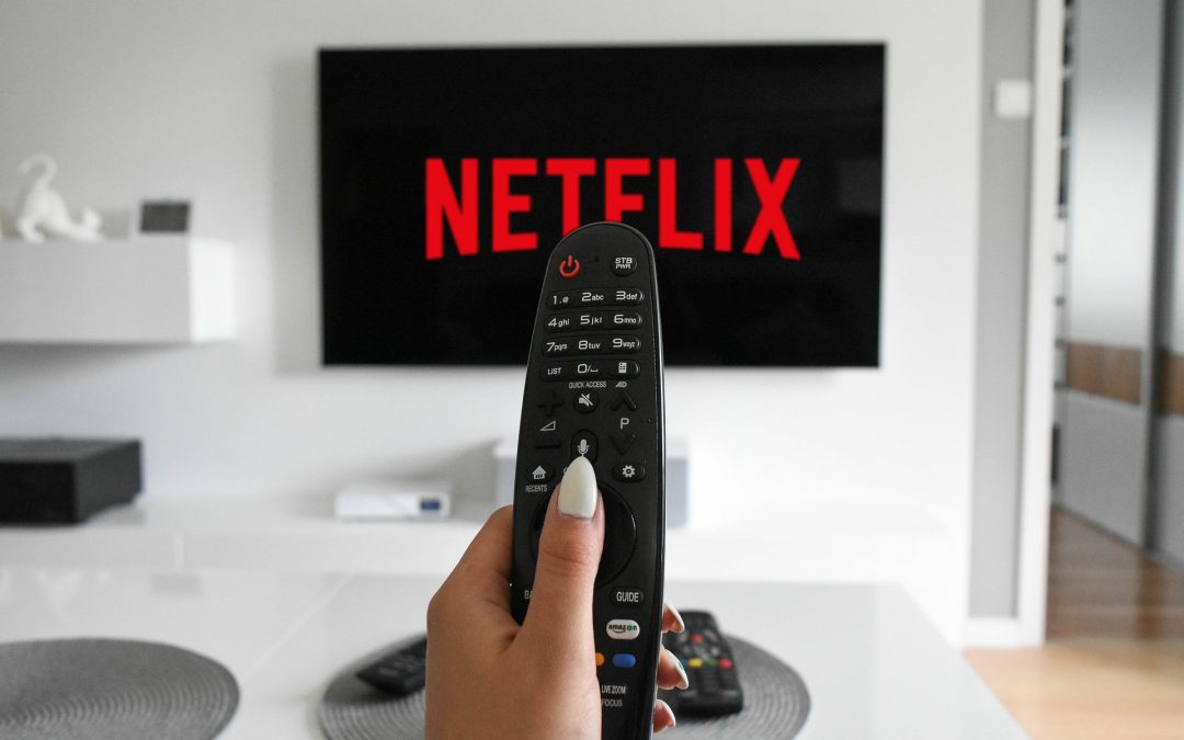 Does Netflix start spinning when watching a movie?